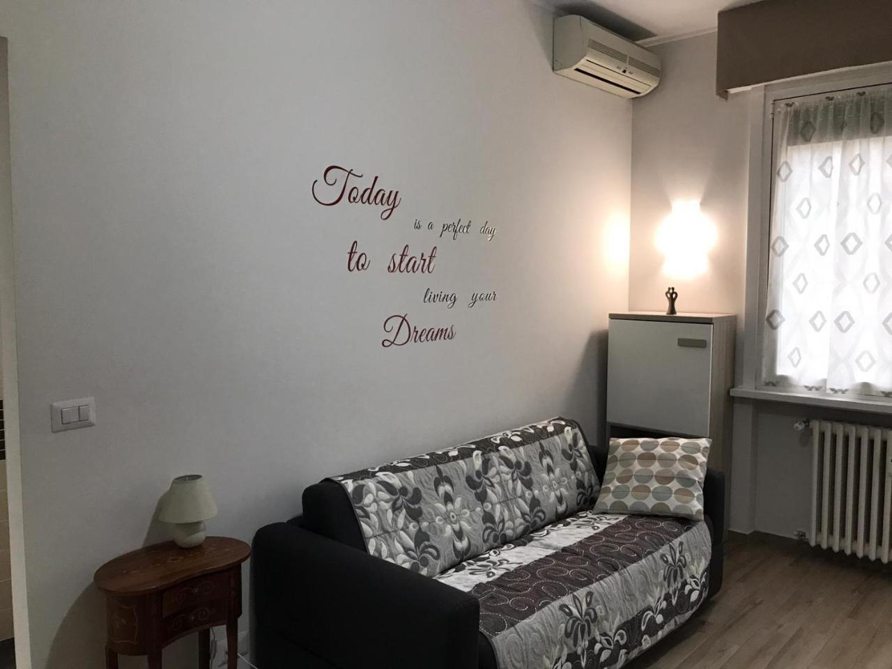 Lorenteggio Studio Apt Milán Exteriér fotografie